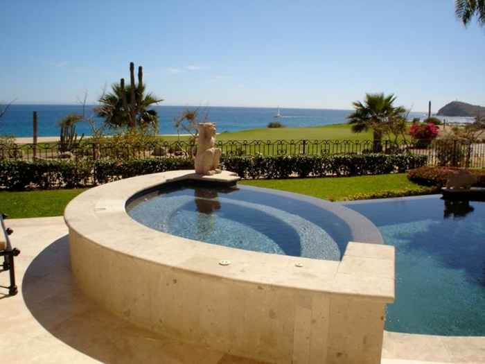 move-in condition pool and view